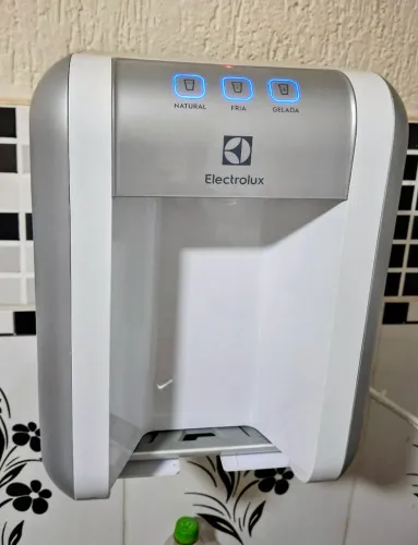 Bebedouro eletrônico electrolux.