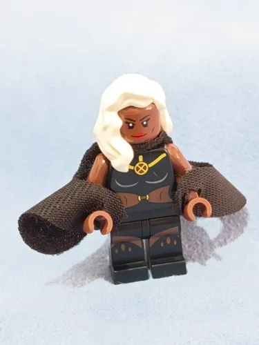LEGO minifigura Storm, capa com leve desgaste (Set 76022) (EXTREMAMENTE RARO)