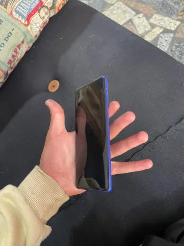 Moto Edge 60 pró semi novo sem nenhum detalhe ou avarias.