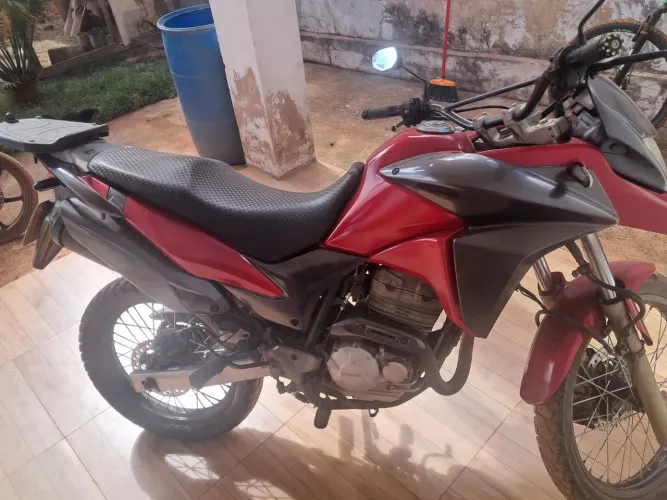 Vendo uma linda moto XRE 300