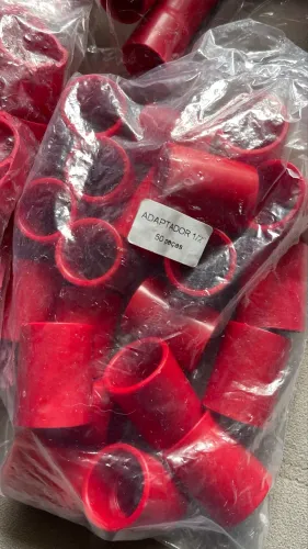 Tubos, interruptores, e tomadas eletroduto vermelho