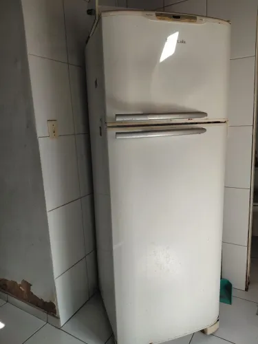 Vendo uma geladeira