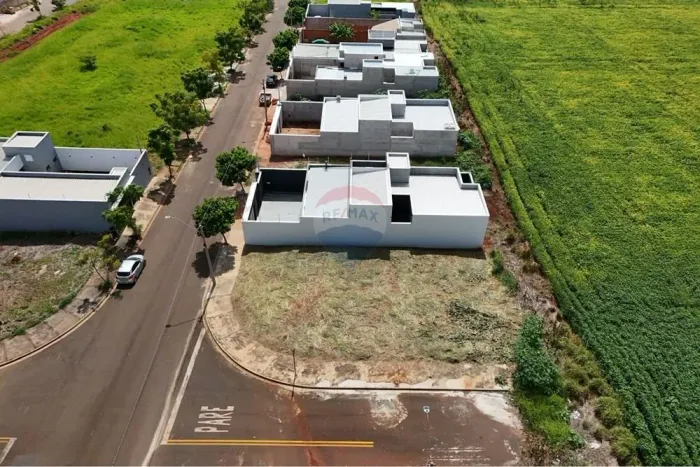 Terreno à Venda, no Jardim Itapuã, 369m²