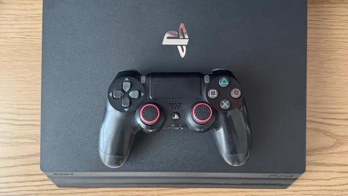 Ps4 PRO 1Tb conservado 