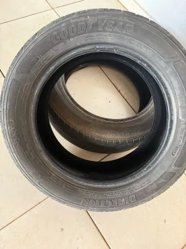Vende-se pneus usados aro 15