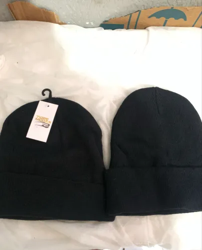 Vendo duas toca/gorro preto