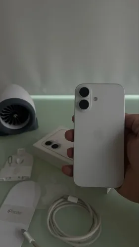 iPhone 16 128G - 11 Meses de Uso