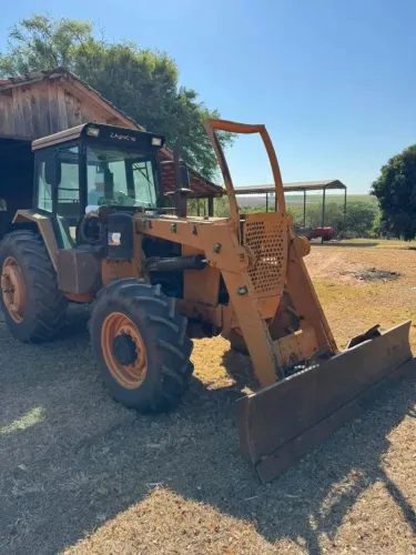 Trator agrícola