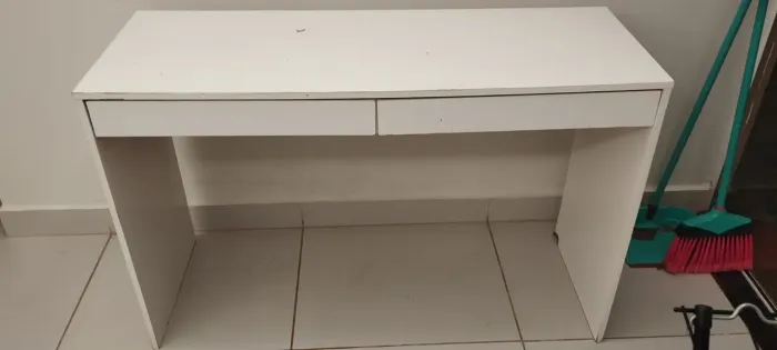 Mesa computador branca