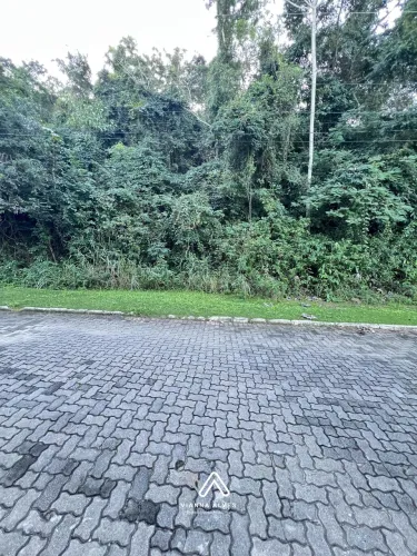 Lote a Venda no Condomínio Pedra de Inõa