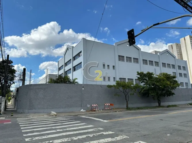 Prédio Comercial para Locação no Limão com 2.200,00m² e 18 vagas de garagem.