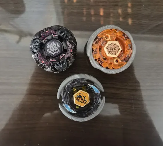 Beyblades Gravity Destroyer, Pisces e Fênix