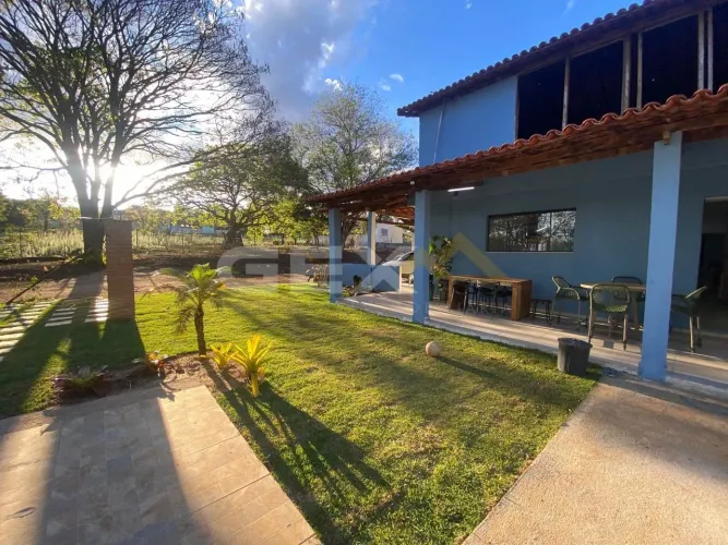 Chácara à Venda com 03 Quartos e 3.000 m² em Divinópolis MG.