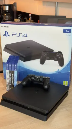 PlayStation 4 Slim 1TB - Com controle e 4 jogos! Loja física! Com 90 dias de garantia! PS4