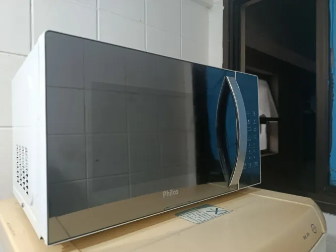 Oportunidade!! Microondas semi novo, pouquíssimo usado...