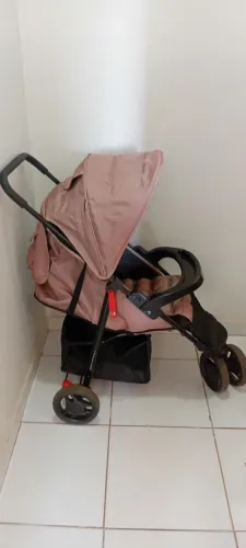 Carrinho com bebê conforto Cosco