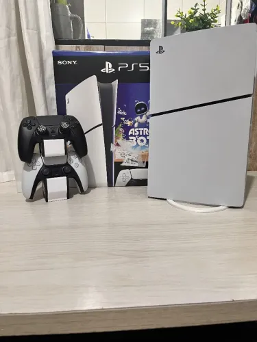 PS5 Slim 825GB + 2 Controles+ Nota Fiscal + Suportes | Estado de Novo ?
