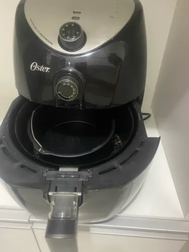 AIR FRYER semi nova da marca OSTER