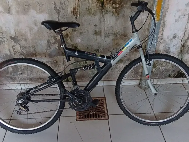 Bicicleta mountain bike