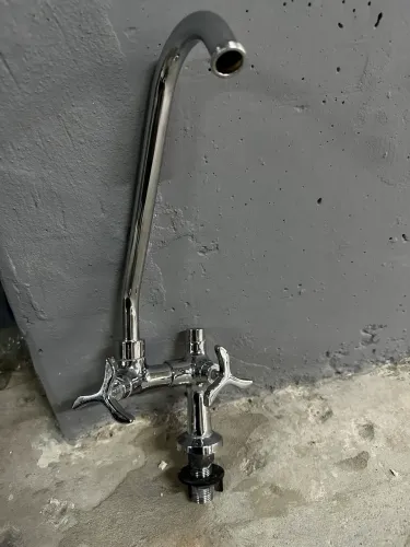 Torneira de cozinha com saída para filtro
