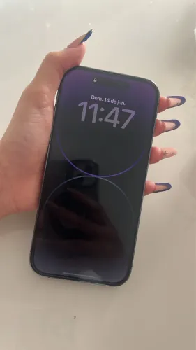 Vendo iPhone 14 Pro, semi novo. Junto com carregador original