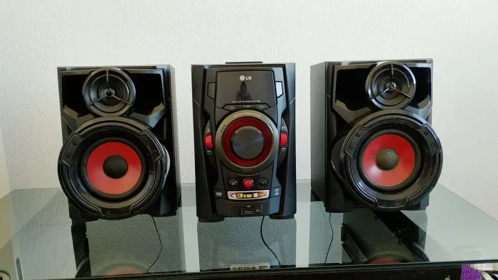 Som Mini hi-fi system 130w RMS bluetooth,ótima qualidade de som