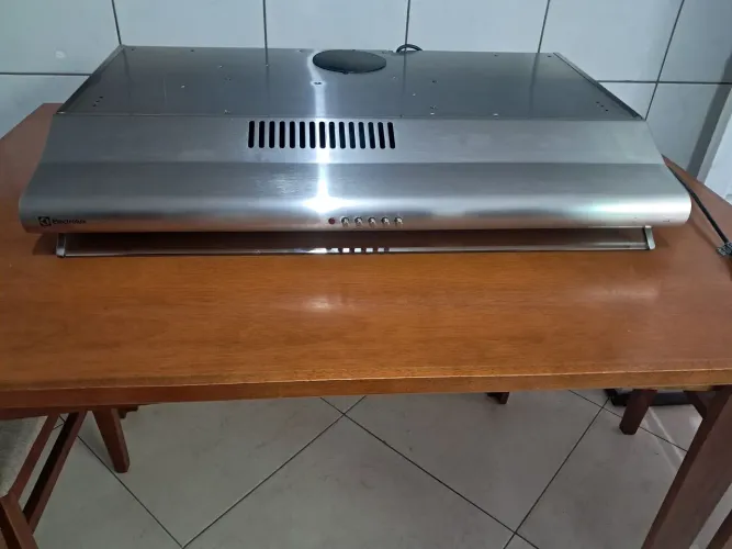 Depurador de ar inox Eletrolux 127V para fogão 5 bocas 80 cm.