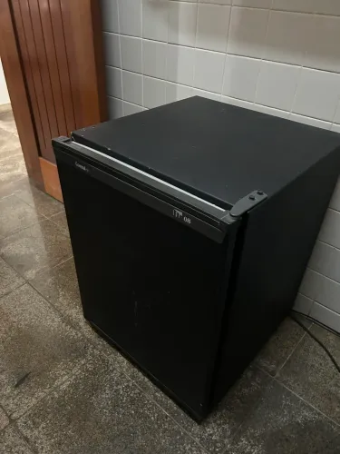 Frigobar Cônsul 80 litros preto