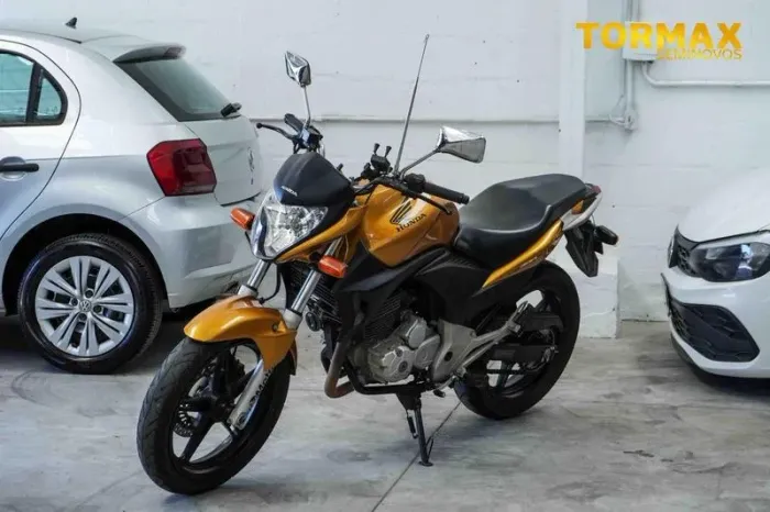 HONDA CB 300R 2010