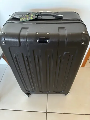 Mala Grande 32kg Em Polipropileno Extra Forte C/ Cadeado Tsa Preta