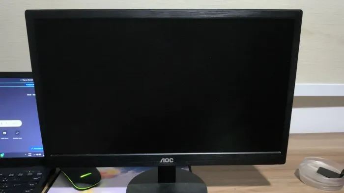 Monitor AOC e970Swnl.