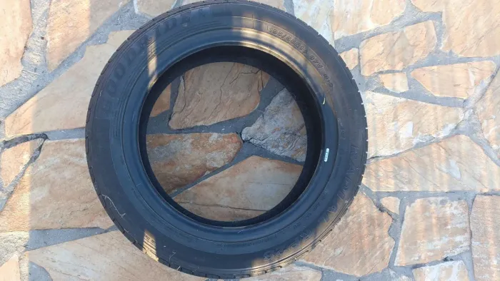 Vendo pneu 195/55 R16
