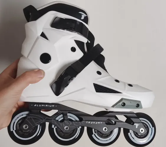 Patins Traxart Revolt Branco NOVO Tamanho 43/44 + Acessórios Originais 