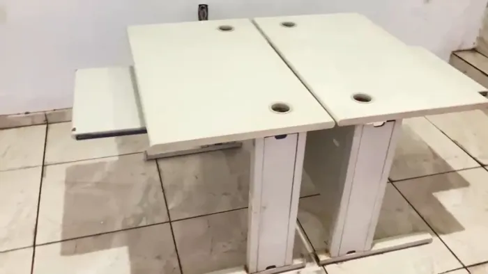 Estação dupla trabalho com 2 mesas para computador