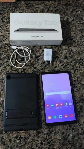 Vende-se tablet Samsung Galaxy A7 lite, 32 GB de memória, entrada de cartão e chip.
