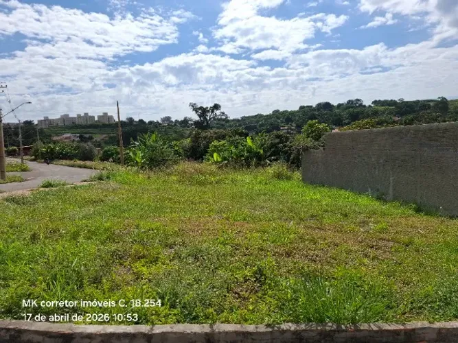 Terreno de esquina com 384,27 m2 no Residencial do Sol em Ibiporã.