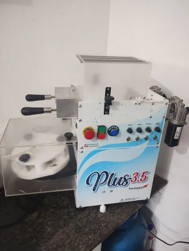 Máquina de fazer salgados