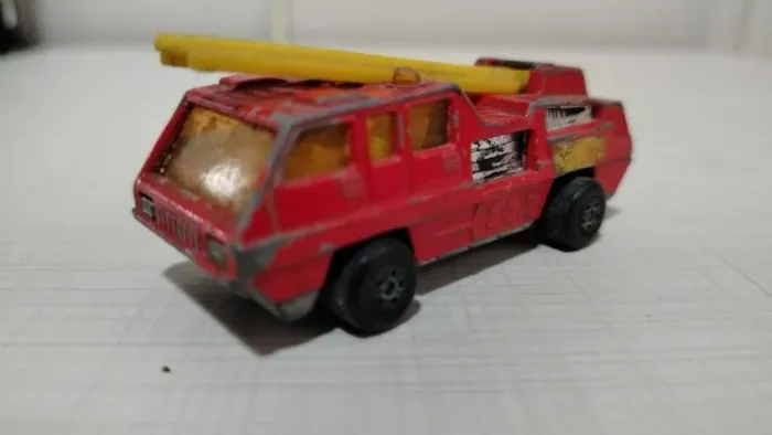 Miniatura Blaze Buster Matchbox 1/64Fundo Prata