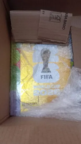 Álbum Capa Dura ouro da Copa do Mundo 2026 completo com todas as 994 figurinhas pra colar!