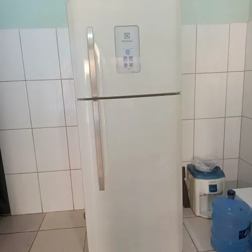 GELADEIRA ELECTROLUX LEIA DESCRIÇÃO