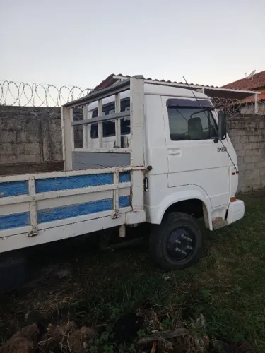 Caminhão carroceria