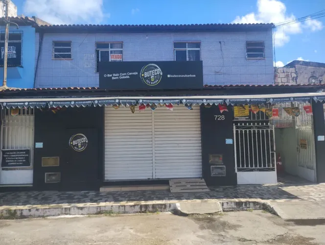 Casa de andar com ponto comercial a venda
