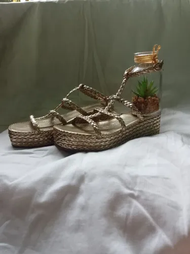 Plataforma AREZZO dourada 