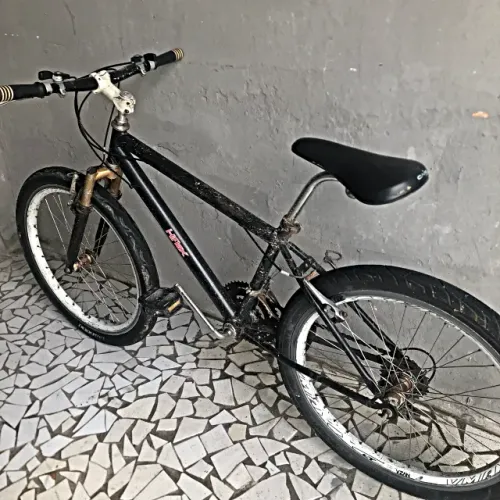 Bicicleta Aro 24 Com Marchas + Compressor de Ar Portátil