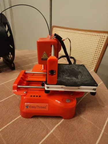 EasyThreed K7  Impressora 3D pequena funcionando