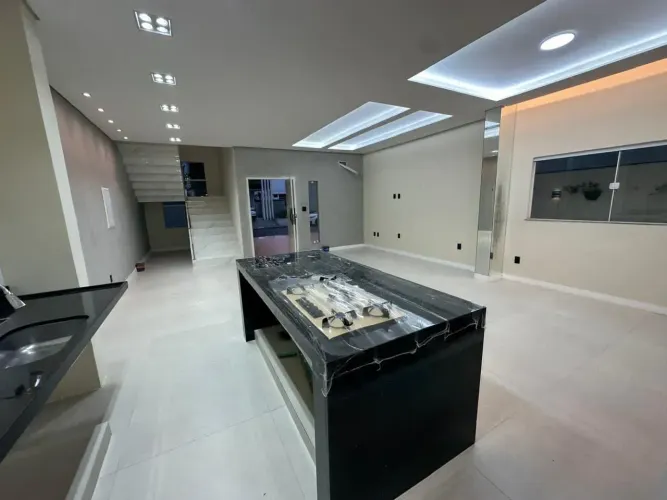 QUARTZO VERDE CASA DE 190 METROS, 3/4 SENDO 1 SUÍTE É 2 BANHEIROS