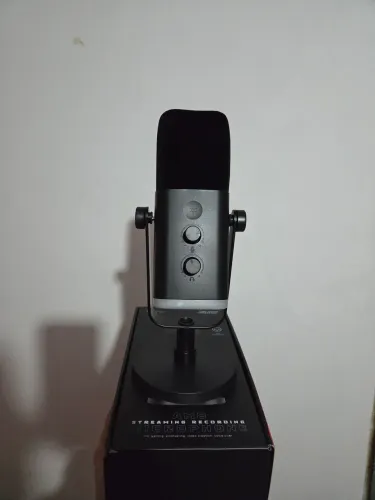 Microfone Dinâmico Gamer Fifine Ampligame AM8