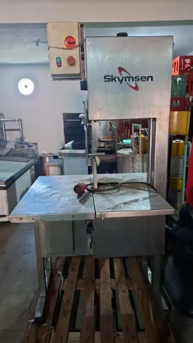Serra fita Skymsen para açougue. Valor: 11.000,00 reais.