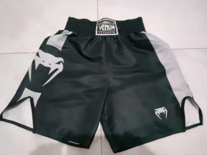 Venum short boxe