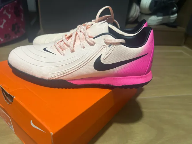 Chuteira Nike 38